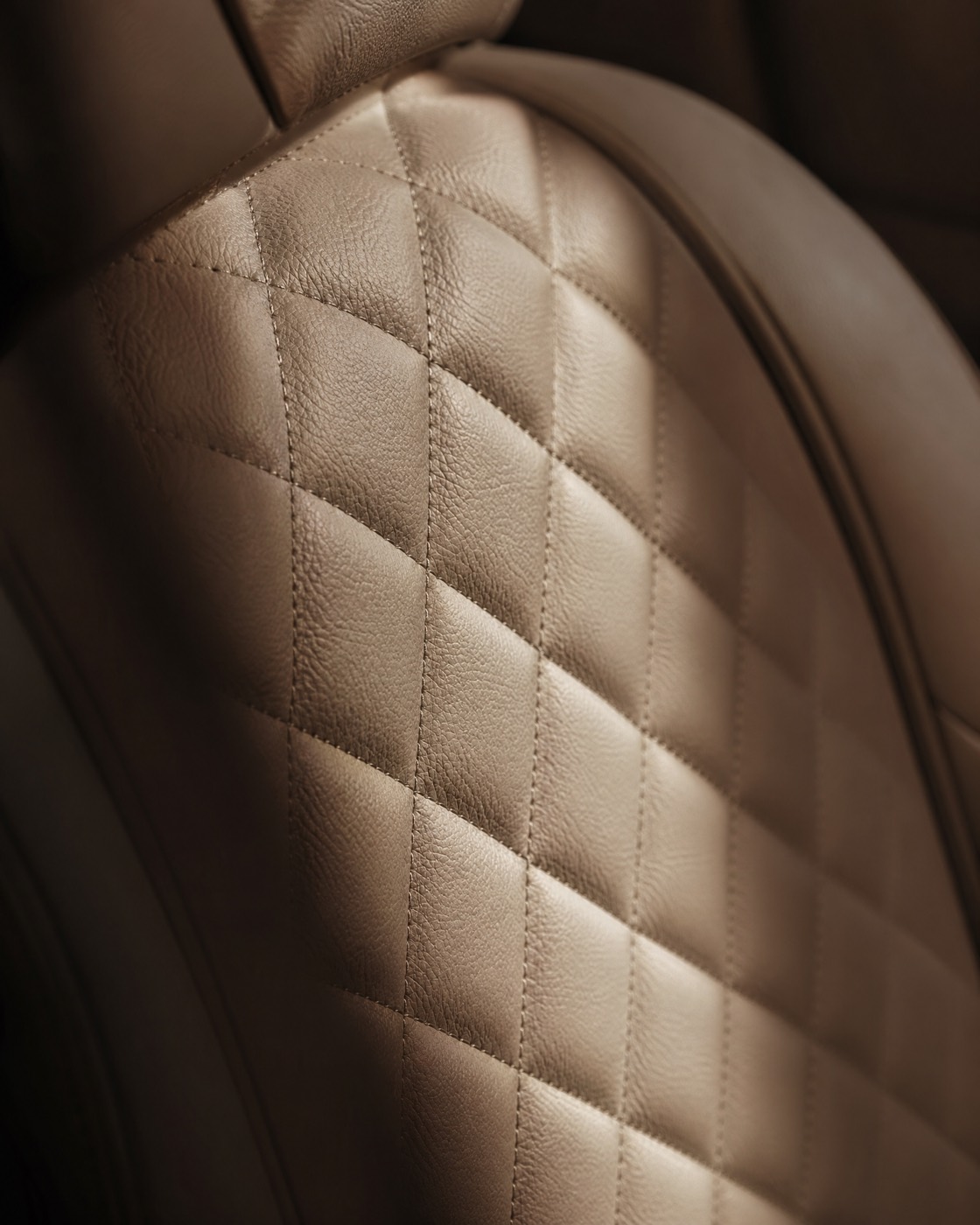 Handgenähtes Nappaleder im Mercedes-Maybach – Premium Chauffeurservice